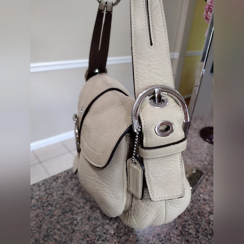 COACH Soho Biege/Cream Purse